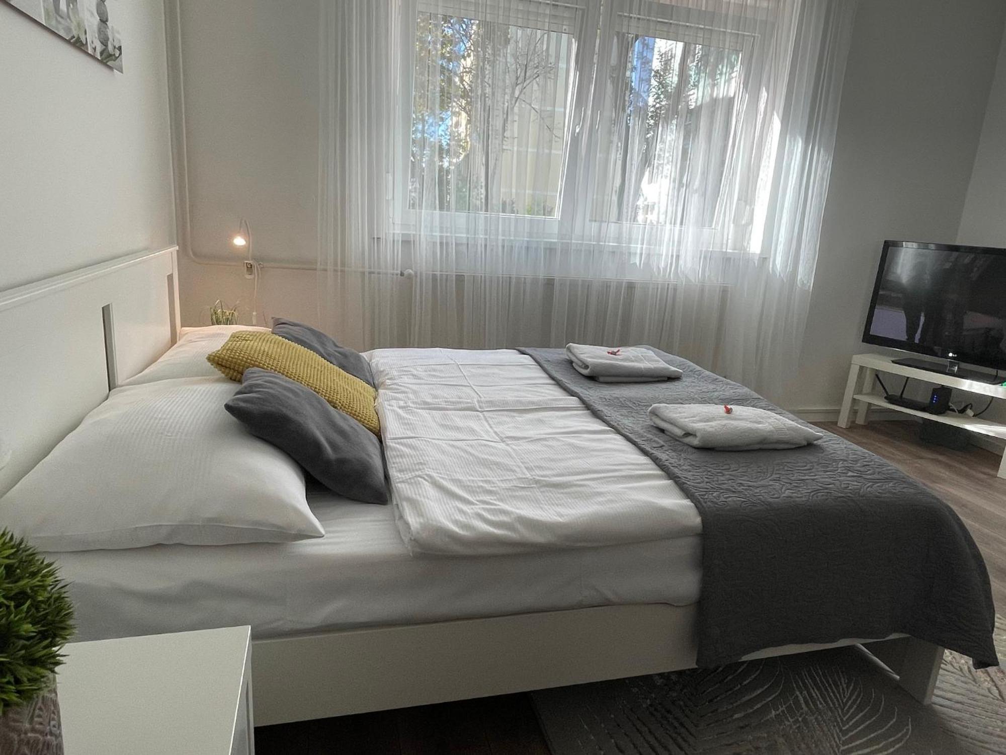 Magnolia Apartman Győr Buitenkant foto